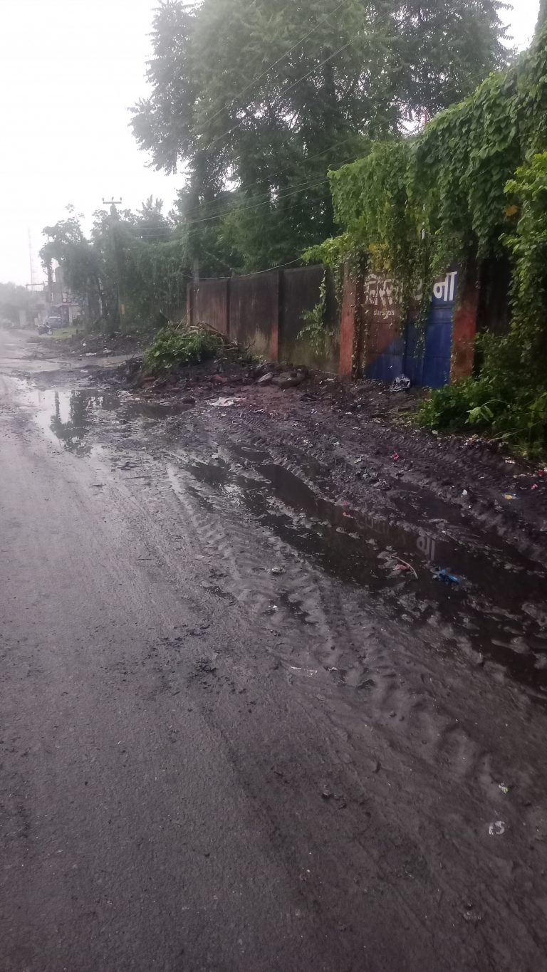फ्लाईओवर निर्माण को लेकर निरसा में हटा अतिक्रमण