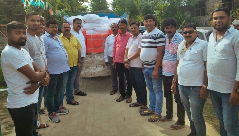 सांसद पप्पू यादव की पहल पर रुपौली के बाढ़ पीड़ितों में बांटी राहत सामग्री