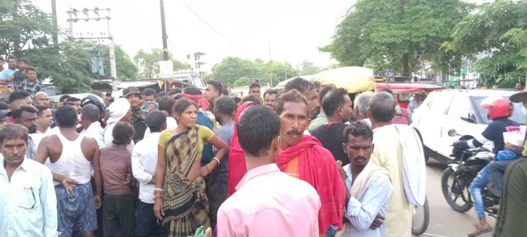 इलाज के दौरान मरीज की मौत, हंगामा, जाम