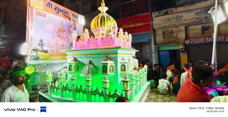 इमामबाड़ों से निकला ताजिया जुलूस व झांकी, अखाड़ा का लोगों ने जमकर उठाया आनंद