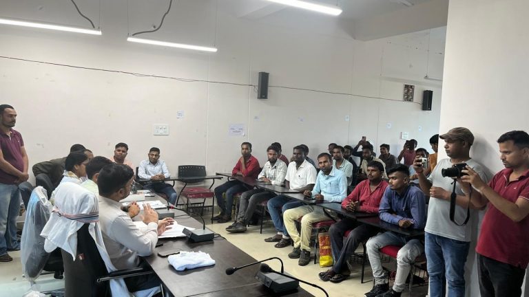 उत्पादित माल को विक्रय करने के लिए बाजार का चयन सावधानीपूर्वक करें : डीएम