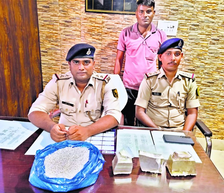आगरा से तस्करी कर पहुंची लाखों की चांदी यात्री बस से हुई बरामद, हाथरस का तस्कर हिरासत में