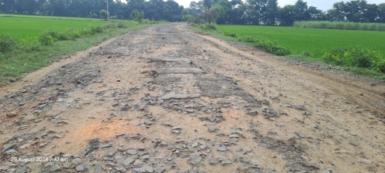 बाबरचक गांव को जोड़ने वाली सड़क जर्जर