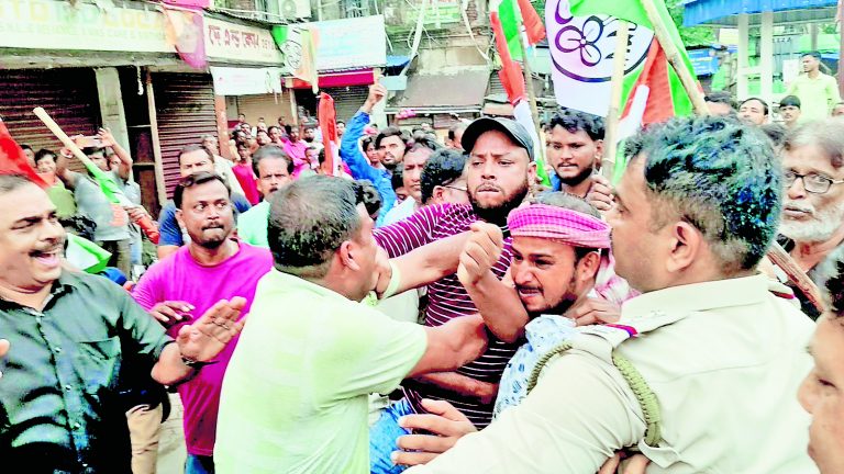 आपस में भिड़े भाजपा और तृणमूल कांग्रेस कार्यकर्ता, भाजपा कार्यकर्ता का सिर फूटा