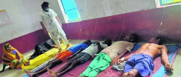 स्कूल में कैंप लगाकर डायरिया पीड़ितों का हुआ इलाज