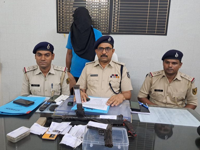 Samastipur News: Crime News:आटाेमेटिक कार्रबाइन व पिस्टल के साथ शातिर गिरफ्तार