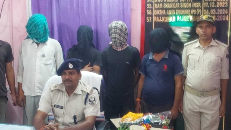 बिहटा नप क्षेत्र में वाहनों से अवैध वसूली करने वाले चार गिरफ्तार