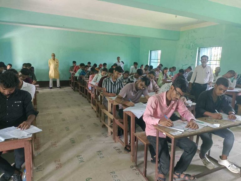 सेमेस्टर टू की परीक्षा में 35 35 परीक्षार्थी  रहे अनुपस्थित