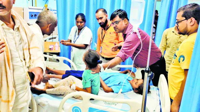 आरा : फाइलेरिया की दवा खाने के बाद तीन दर्जन स्कूली बच्चों की बिगड़ी तबियत