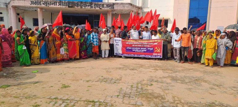भाकपा माले कार्यकर्ताओं ने मांगों को लेकर निकाली रैली