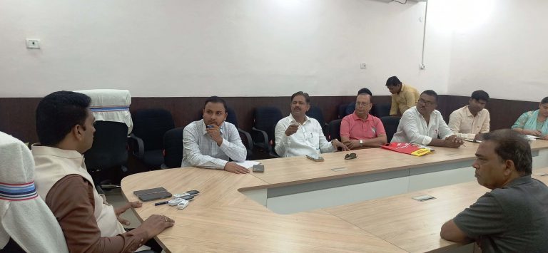 क्यू मैनेजमेंट से चंडिका स्थान में श्रद्धालुओं की लगने वाली भीड़ को करें नियंत्रित : डीएम