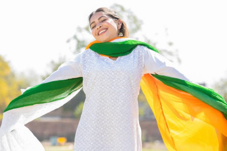 Independence Day 2024: इस 15 अगस्त ट्राइ करें ये आउट्फिट स्टाइल