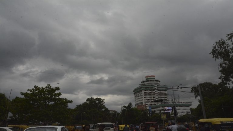 Bihar Weather : बिहार में कमजोर मॉनसून बना शक्तिमान, जानें किस सिस्टम से मौसम हुआ मेहरबान