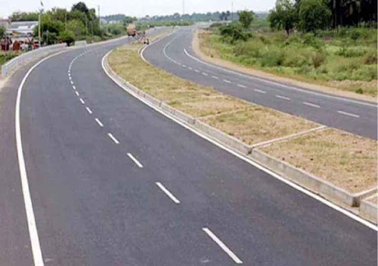 Road News: बगहा में इस सड़क को मिली स्वीकृति, 87 किलोमीटर लंबी टू लेन सड़क अब होगा फोर लेन में अपग्रेड