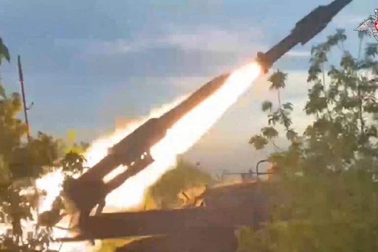 Russia Ukraine War : पीएम मोदी की वापसी के बाद रूस ने यूक्रेन पर किया अबतक का सबसे बड़ा हमला, दागी मिसाइलें