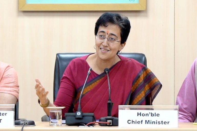 Delhi Election 2025: दिल्ली चुनाव से पहले गरमाया मोहल्ला क्लिनिक का मुद्दा, उठ रहे सवाल