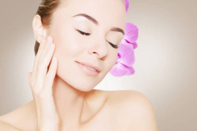 Winter Skin Care: रात में लगाकर सोएं ये 5 चीजें, चेहरा दमक उठेगा, जानिए