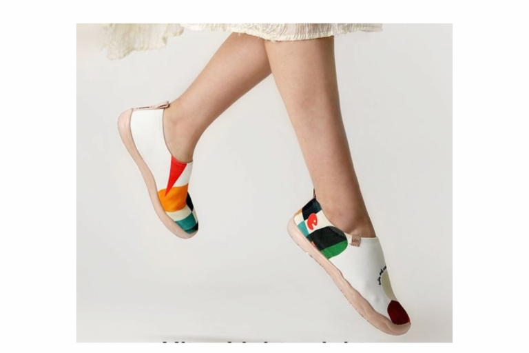 Shoes without Socks Risks: क्या मोजे के बिना जूते पहनना सुरक्षित है?