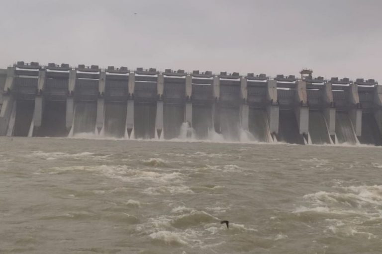 VIDEO: जमशेदपुर और 116 विस्थापित गांवों पर बाढ़ का खतरा, चांडिल डैम के 9 फाटक खोले गए