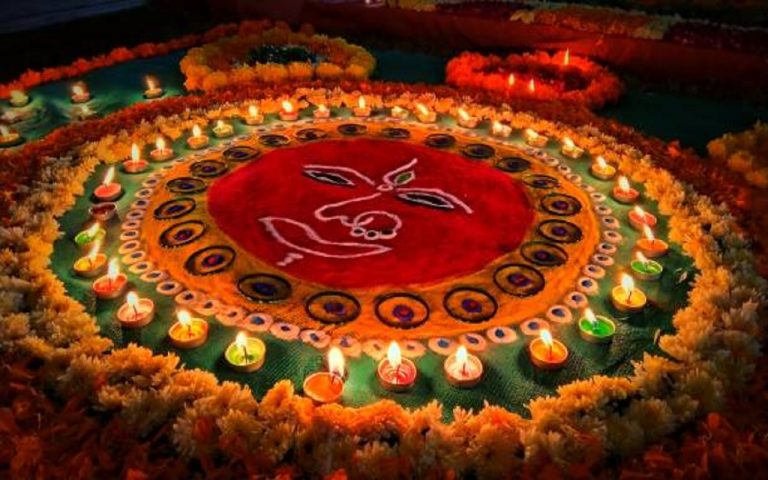 Devi Agmaan Rangoli Design: मां दुर्गा का करें इन सुंदर रंगोली से स्वागत, बढ़ेगी पूजा पंडाल की शोभा