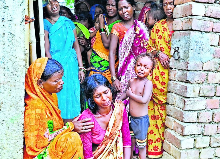 बकरी चुराने का विरोध किया तो कर दी हत्या, खून देख कर भतीजे की भी हार्ट अटैक से मौत