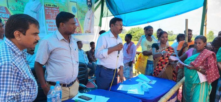 ग्रामीणों को सरकार के विभिन्न योजनाओं की दी गयी जानकारी