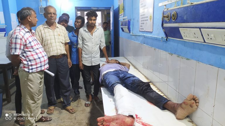 ट्रेन से गिरने से युवक गंभीर से घायल