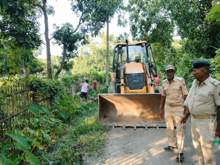 विरोध के बावजूद खाली कराया अतिक्रमण