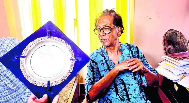 चंदन ने सरकारी अवॉर्ड लौटाने का किया एलान