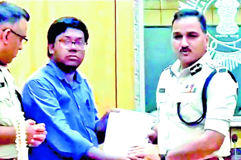 पुलिस आयुक्त को ज्ञापन देकर जूनियर डॉक्टरों ने मांगा उनका इस्तीफा