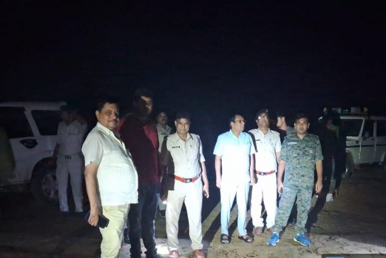 बालू उठाव की रोकथाम के लिए बालू घाटों पर की गयी छापेमारी