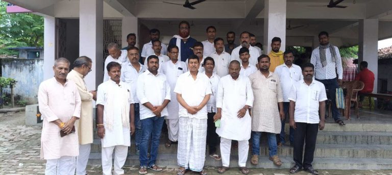 जिला मुखिया संघ की बैठक में विभिन्न समस्याओं पर हुई चर्चा