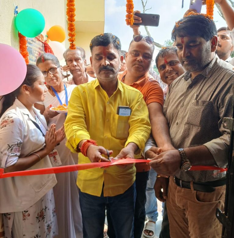 बलिया  में हेल्थ एंड वेलनेस सेंटर का विधायक ने किया उद्घाटन
