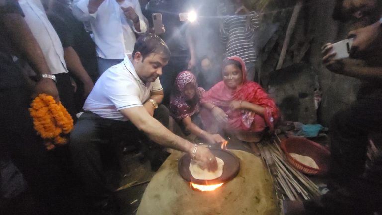 जानकीनगर से अजहर इस्लाम ने शुरू की पदयात्रा, बीड़ी मजदूरों-घरेलू महिलाओं का जाना दुख-दर्द