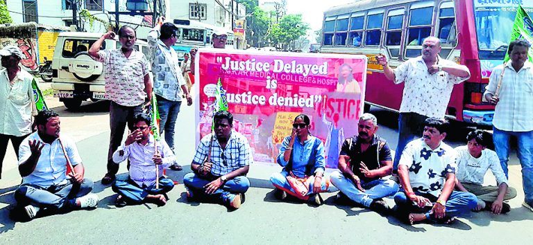 जामुड़िया में भाजपा का चक्का जाम