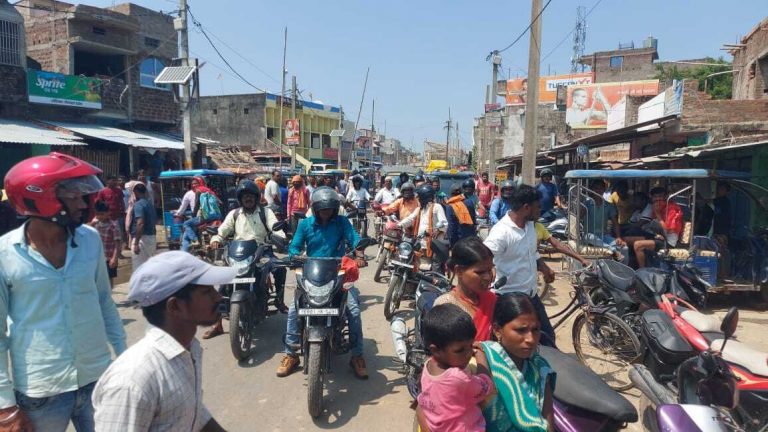 हाइवा ने युवक को रौंदा, मौके पर मौत, सड़क जाम