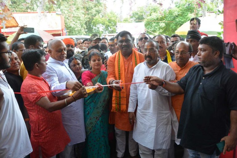dhanbad news धूमधाम से पधारे गणपति बप्पा, कई जगह मेला शुरू डिगवाडीह में मेला शुरू,