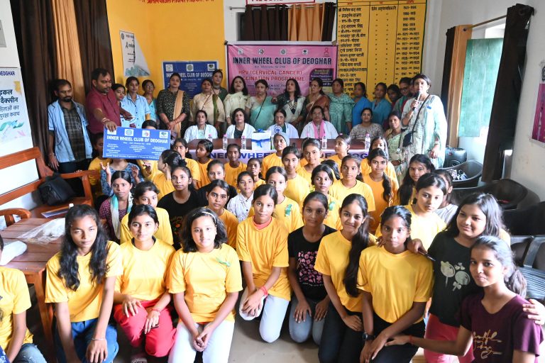 आर मित्रा प्लस टू स्कूल की 101 बच्चियों को सर्वाइकल कैंसर से बचाव के लिए दी गयी वैक्सीन