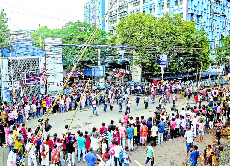 न्याय के इंतजार में बीत गया एक माह