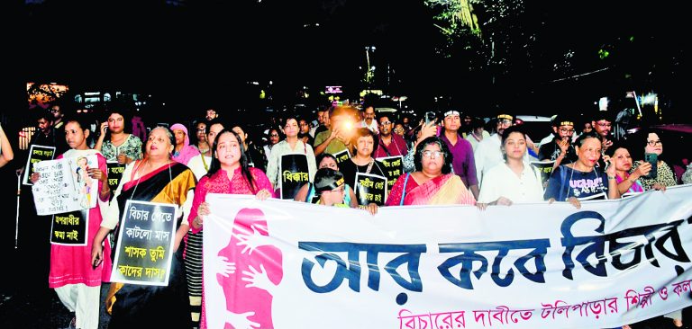 टॉलीवुड के कलाकार व कर्मियों ने निकाला जुलूस