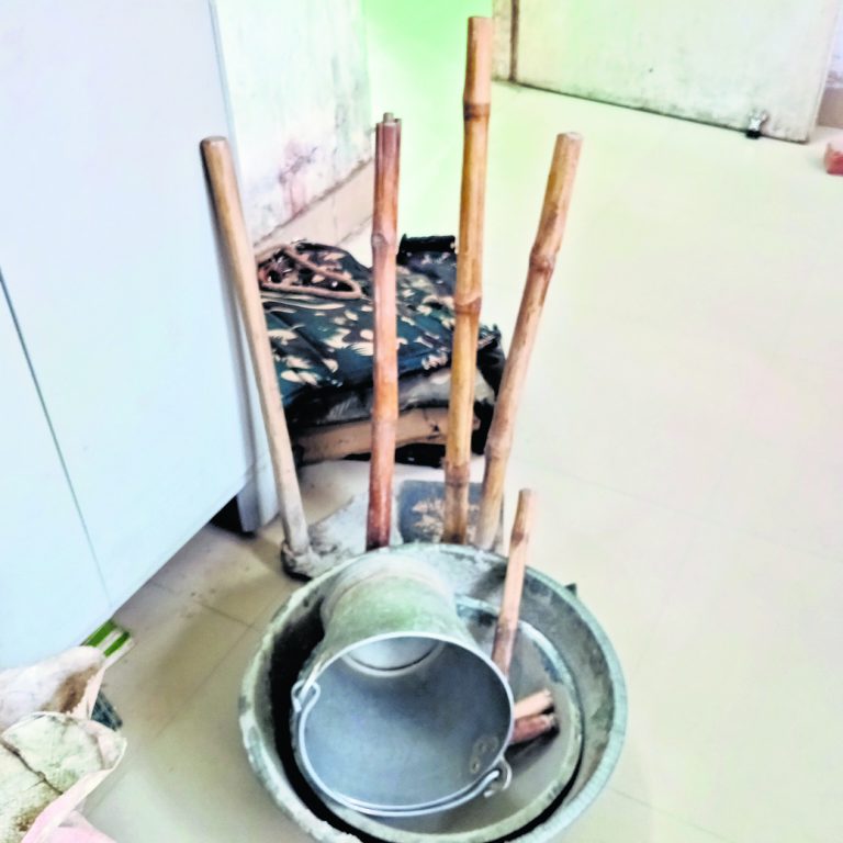 लछवार में सरकारी जमीन पर निर्माण कार्य को रोकने गये सीओ से झड़प, पुलिस ने की कार्रवाई