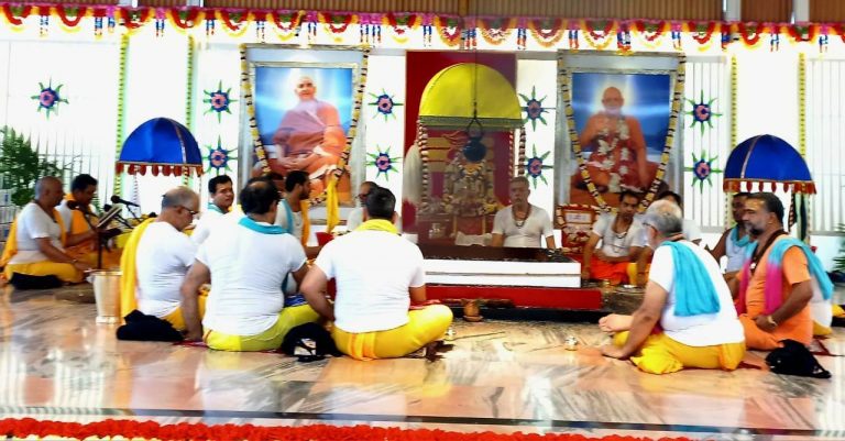 सतसंबंध होता है जीवन उत्थान का कारण : स्वामी निरंजनानंद