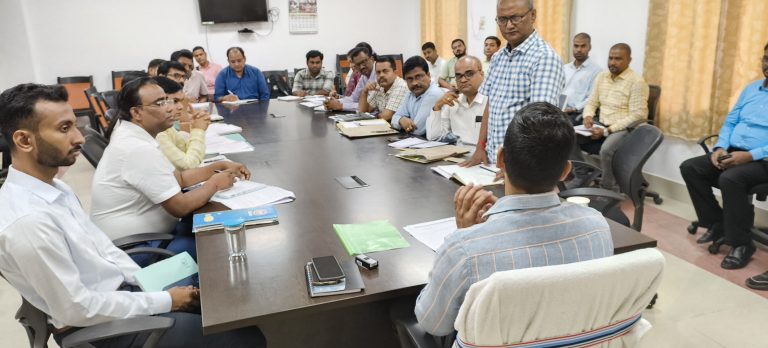 नीति आयोग व आकांक्षी से संबंधित योजना को जल्द पूर्ण करें: डीएम