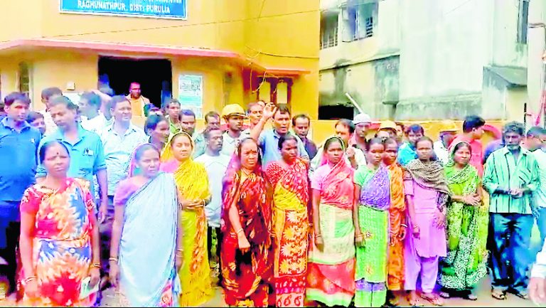 पुरुलिया के सांतुड़ी में सड़क के चलते दो स्पंज आयरन कारखाने बंदी के कगार पर