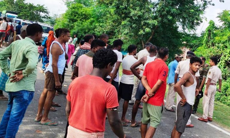 सड़क पार कर रहे बालक को हाइवा ने रौंदा, विरोध में ढाई घंटे तक एनएच 333 रहा जाम