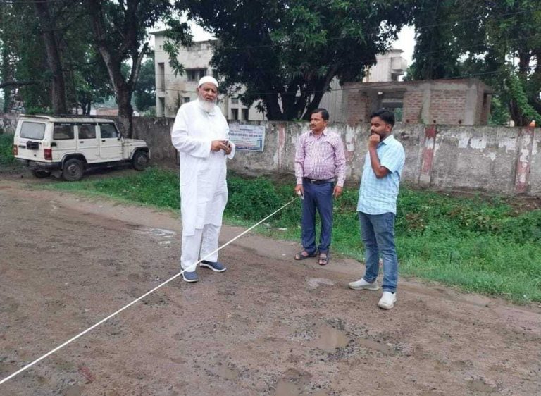25 वर्षों से जर्जर सड़क के निर्माण का निकला टेंडर