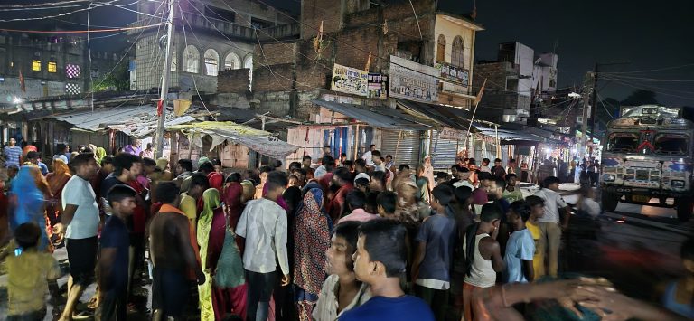 मौत के बाद परिजनों ने सड़क जाम कर किया हंगामा