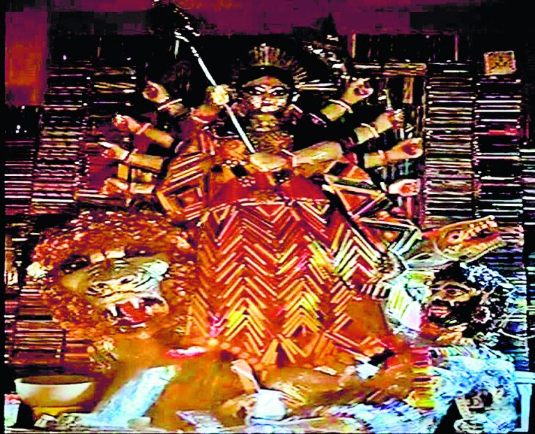 कलम से बनायी दुर्गा प्रतिमा