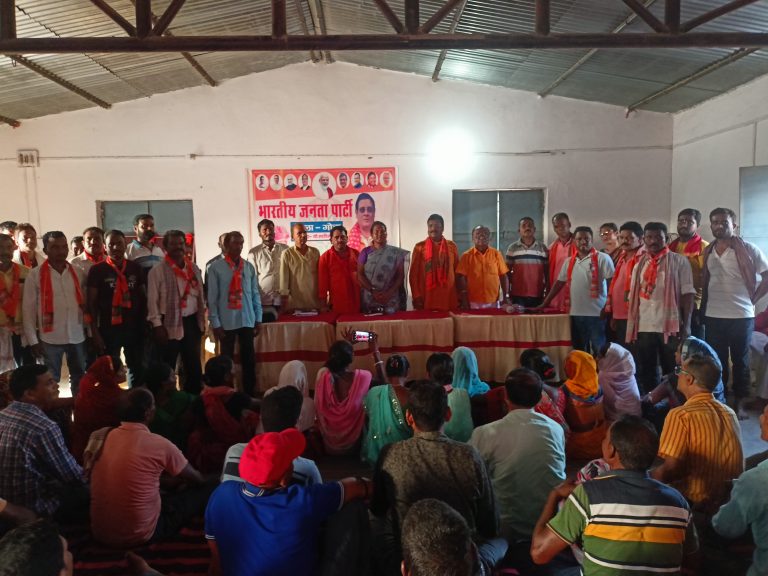 हेमंत सरकार की नाकामी को आमलोगों तक पहुंचायें : पूर्व विधायक