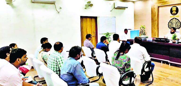 hajipur news. सभी स्कूलों में जल्द उपलब्ध करायें बुनियादी सुविधाएं : डीएम